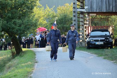 Slovesnost ob odprtju prizidka in prevzemu večnamenskega gasilskega vozila PGD Gozd (8)